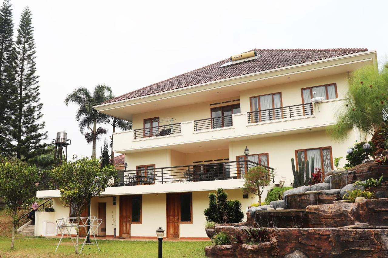 Puri Bernadi Guest House Лембанг Екстериор снимка