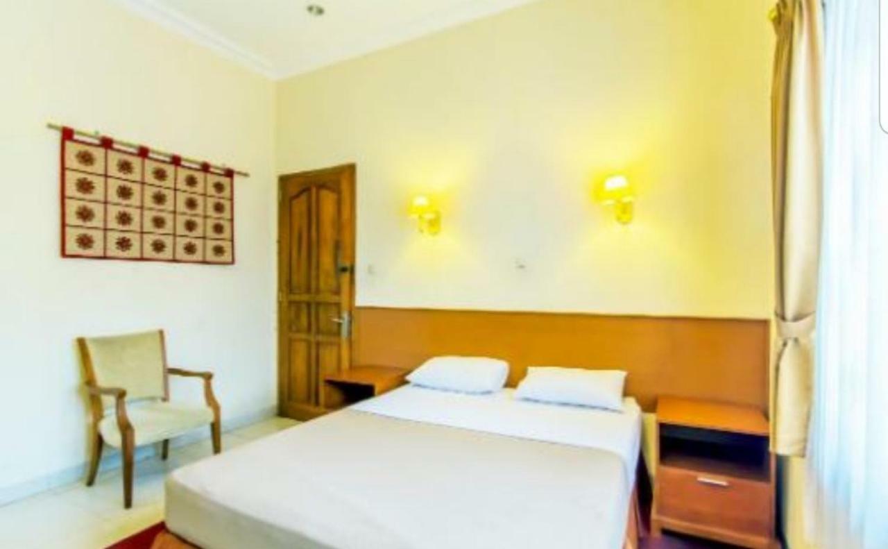Puri Bernadi Guest House Лембанг Екстериор снимка