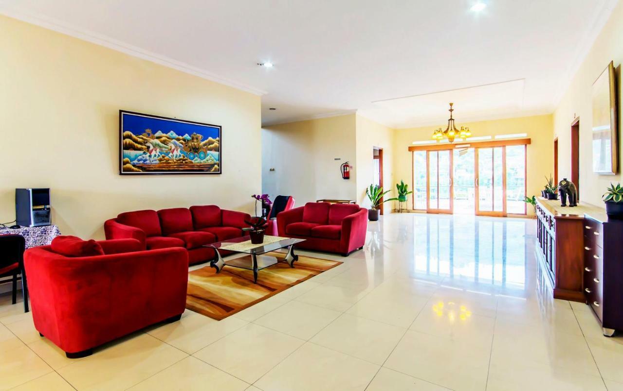 Puri Bernadi Guest House Лембанг Екстериор снимка