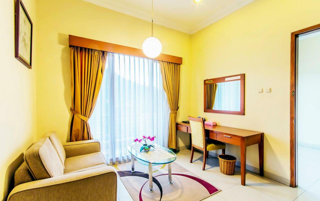 Puri Bernadi Guest House Лембанг Екстериор снимка