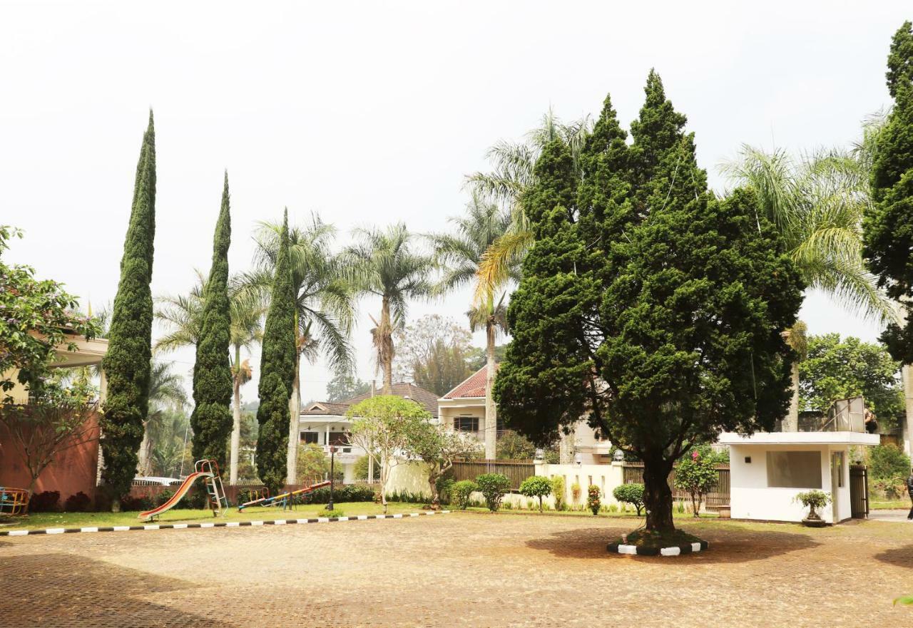 Puri Bernadi Guest House Лембанг Екстериор снимка