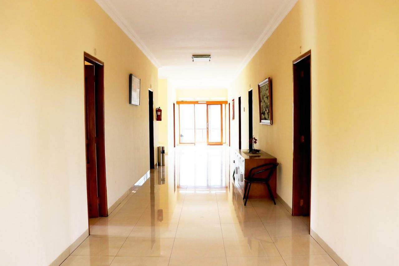 Puri Bernadi Guest House Лембанг Екстериор снимка