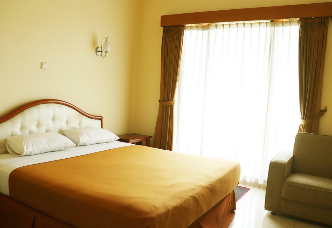 Puri Bernadi Guest House Лембанг Екстериор снимка