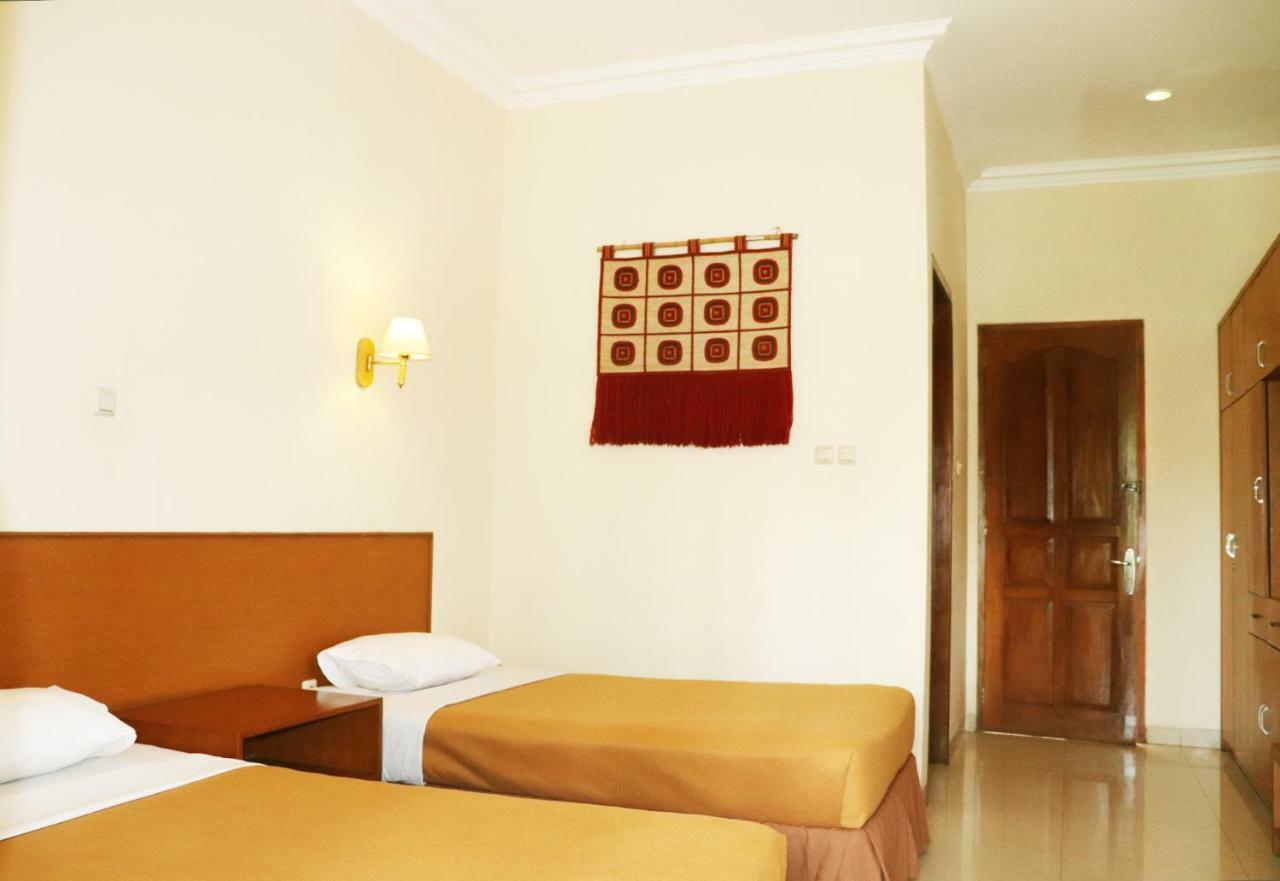 Puri Bernadi Guest House Лембанг Екстериор снимка