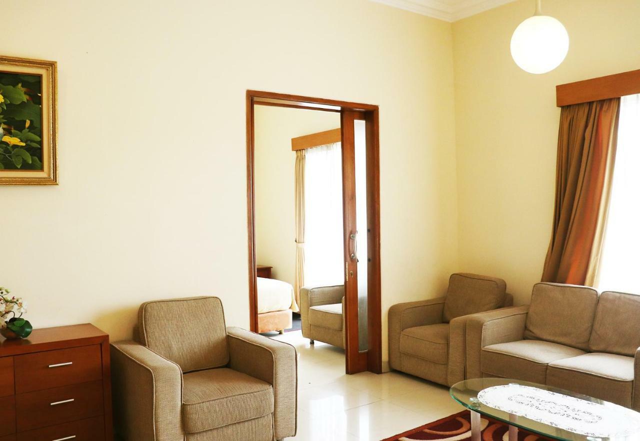 Puri Bernadi Guest House Лембанг Екстериор снимка